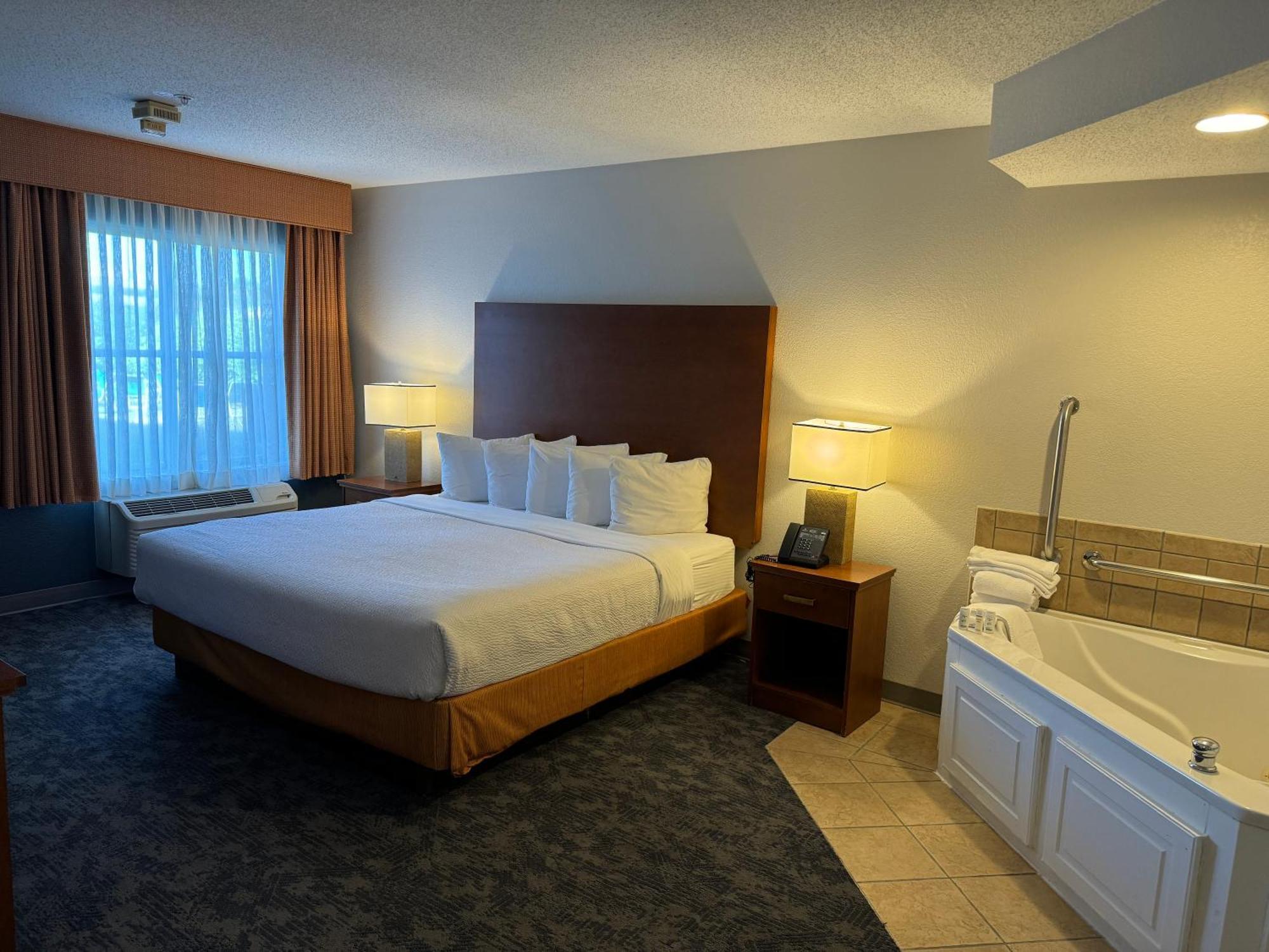 La Quinta By Wyndham Bannockburn-Deerfield Hotel Exterior photo